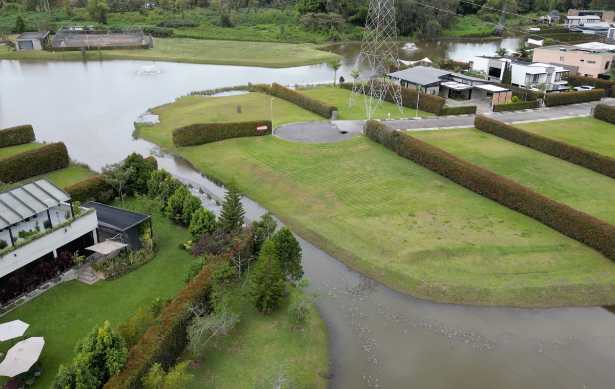 Lote en Llanogrande en Condominio Al lado de la carretera Principal — foto 2 de 11