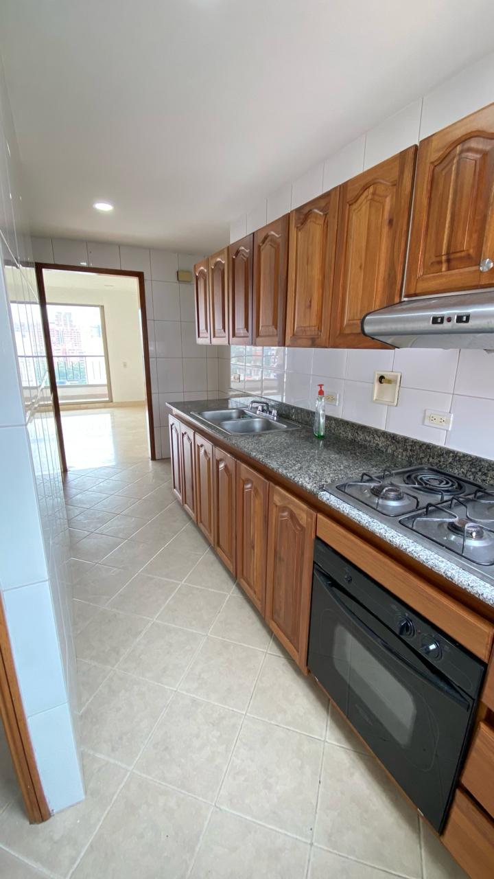 VENDO AMPLIO Y HERMOSO APARTAMENTO EN EL POBLADO LALINDE — foto 3 de 19