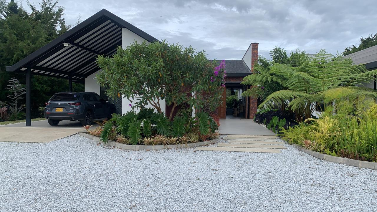 VENDO MODERNA CASA CAMPRESTE EN EL CARMEN DEL VIBORAL — foto 2 de 31
