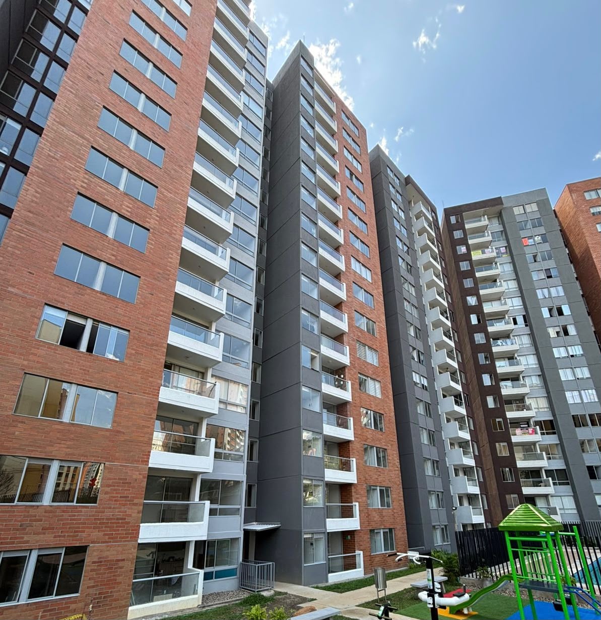 Apartamento en venta — VENDO APARTAMENTO EN GUATAPURI SECTOR LA CUENCA ENVIGADO
