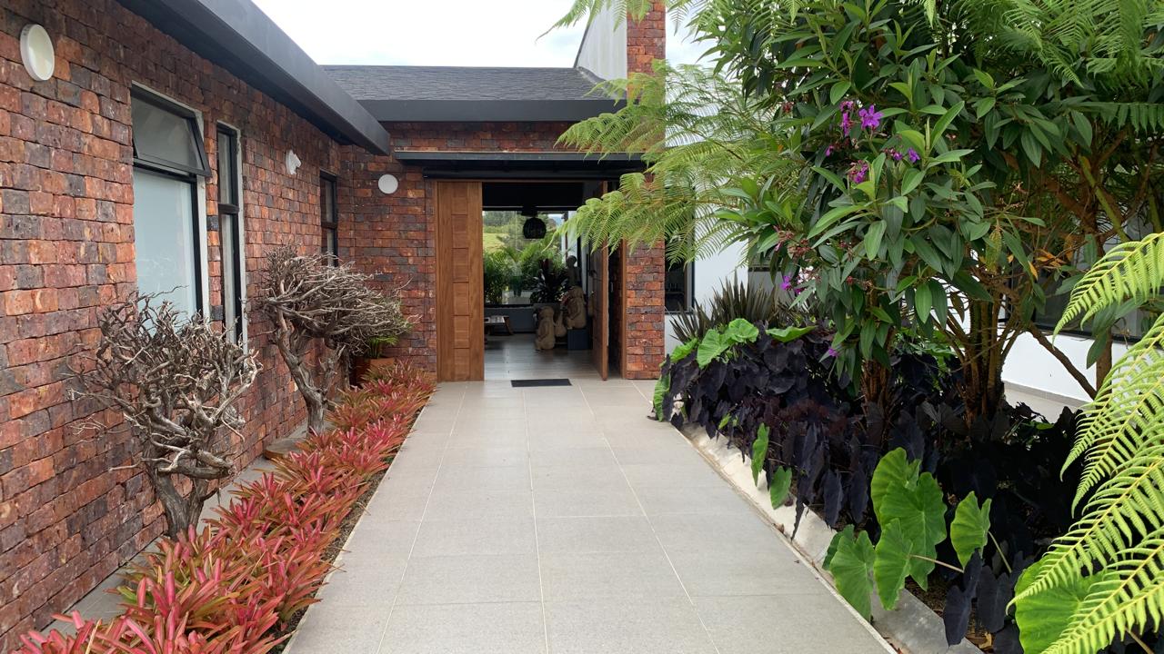 VENDO MODERNA CASA CAMPRESTE EN EL CARMEN DEL VIBORAL — foto 3 de 31