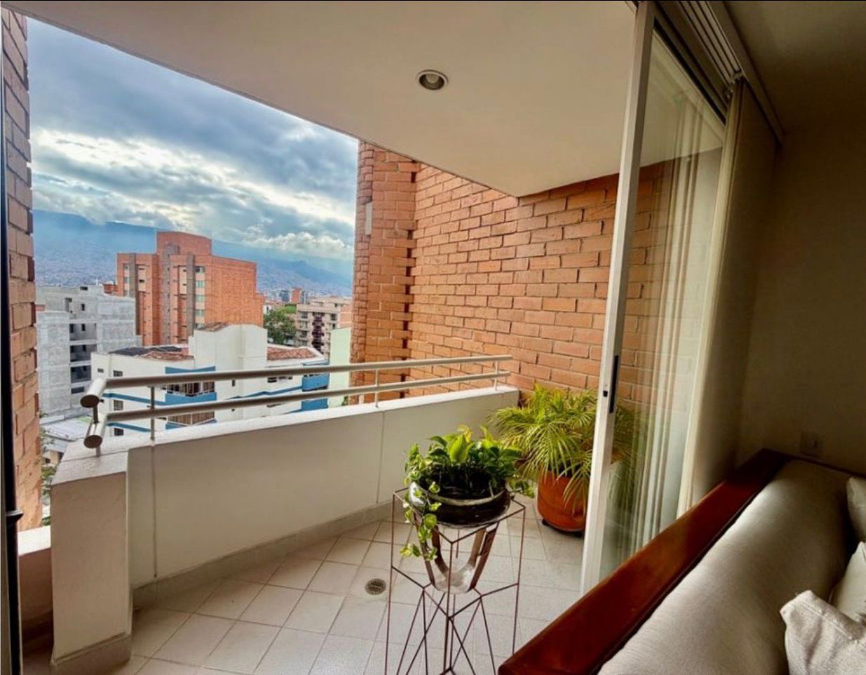APARTAMENTO EN VENTA LAURELES CERCA AL PRIMER PARQUE — foto 2 de 17