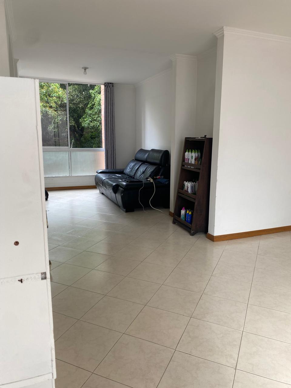 Apartamento en venta Loma de los Bernal, amplios espacios! — foto 4 de 10