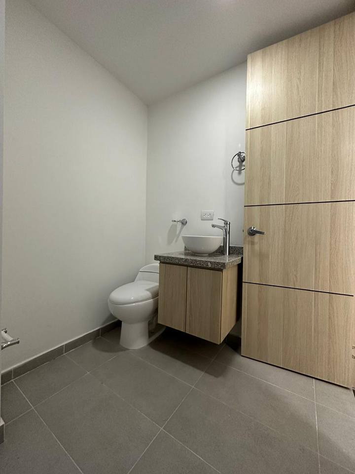 Apartamento en venta en Bello, Remodelado, Excelente Ubicación. — foto 4 de 8