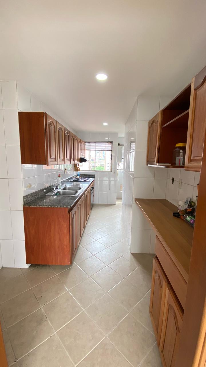 VENDO AMPLIO Y HERMOSO APARTAMENTO EN EL POBLADO LALINDE — foto 4 de 19