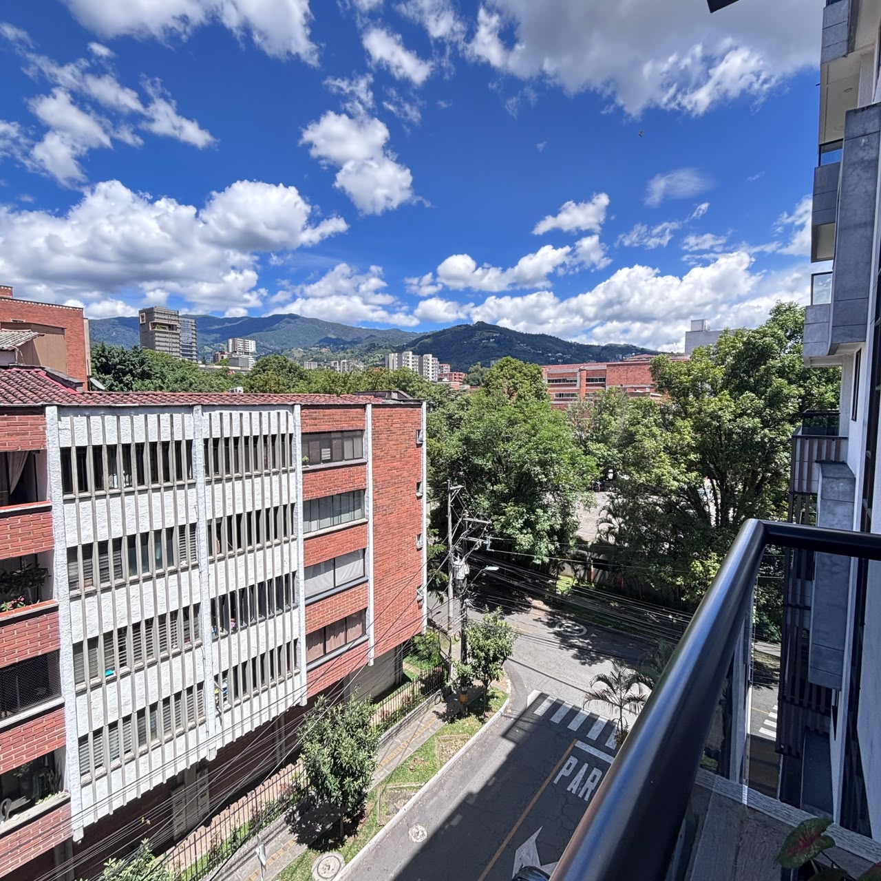 VENDO MODERNO APARTAMENTO SECTOR EL PORTAL PERMITE RENTAS CORTAS — foto 4 de 33