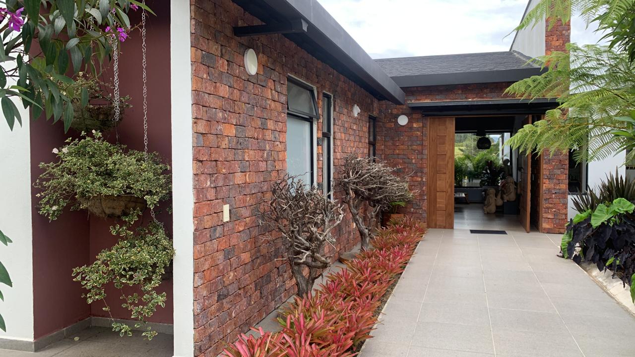 VENDO MODERNA CASA CAMPRESTE EN EL CARMEN DEL VIBORAL — foto 4 de 31