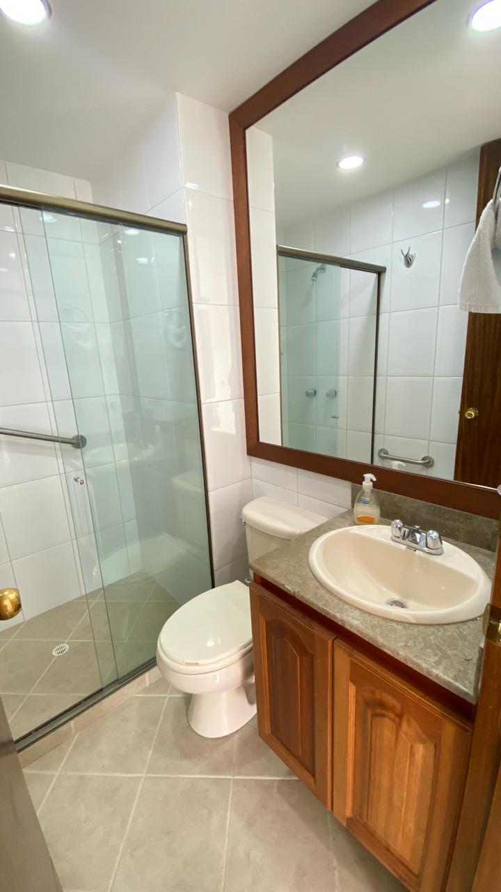 VENDO AMPLIO Y HERMOSO APARTAMENTO EN EL POBLADO LALINDE — foto 5 de 19