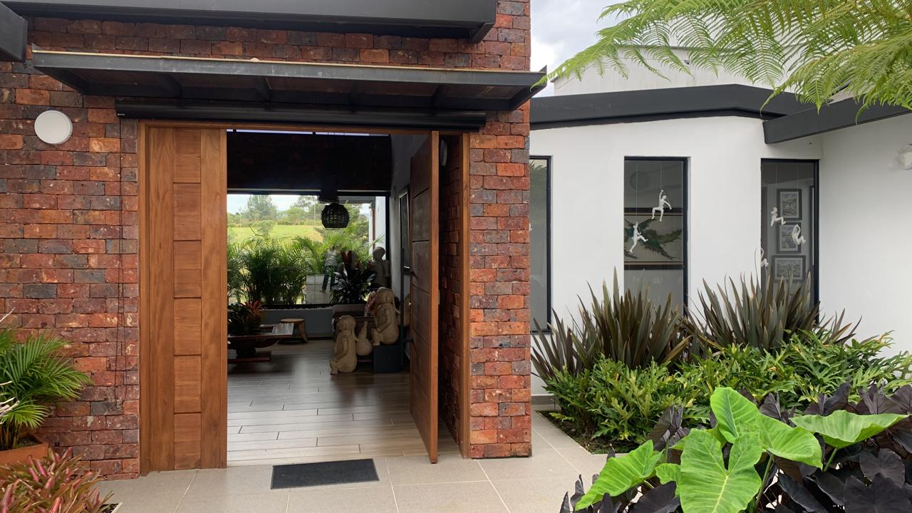 VENDO MODERNA CASA CAMPRESTE EN EL CARMEN DEL VIBORAL — foto 5 de 31