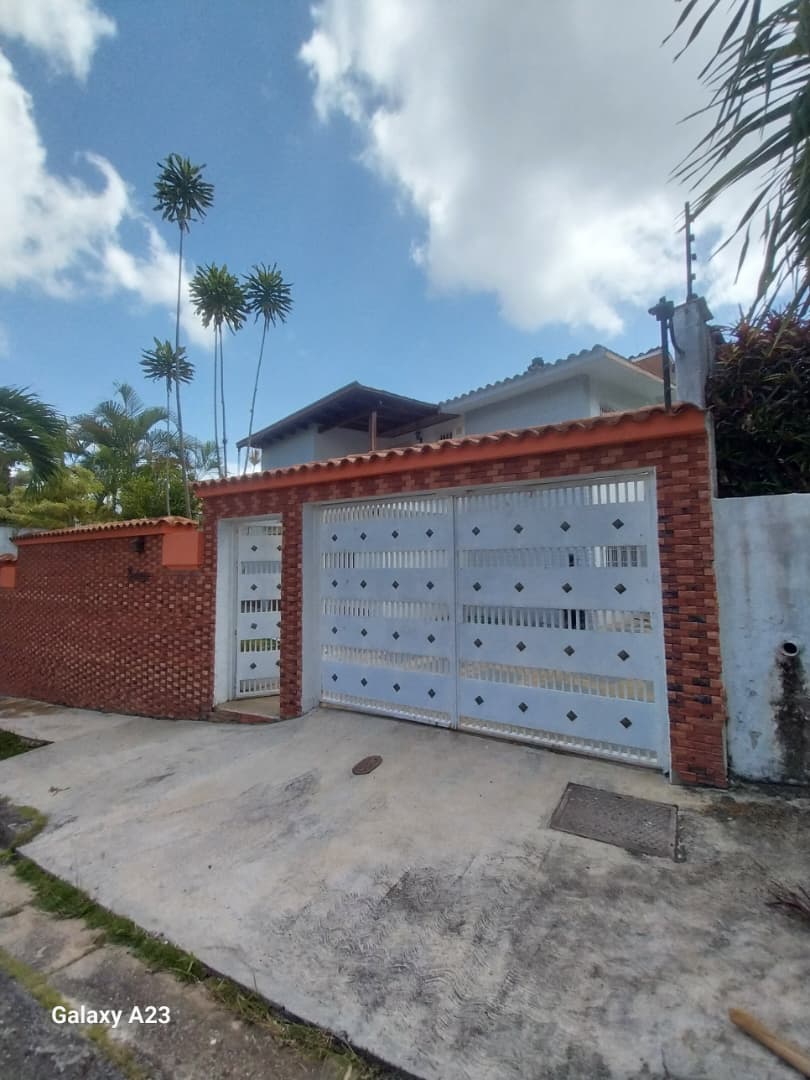 CASA EN VENTA CALLE CERRADA LISTA PARA ENTRAR URB. EL CAFETAL