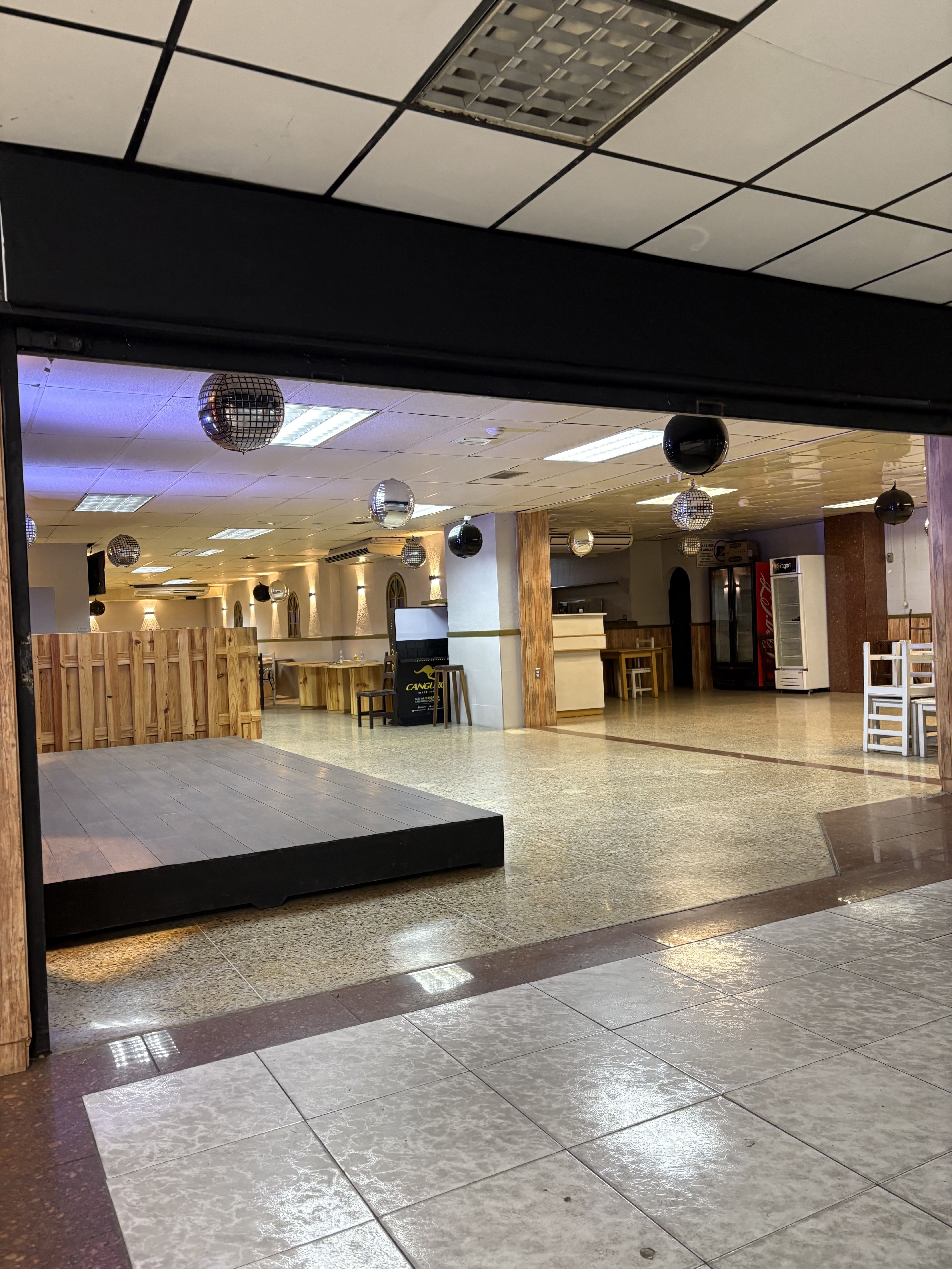 En Venta/Alquiler Local Comercial en la Urbina