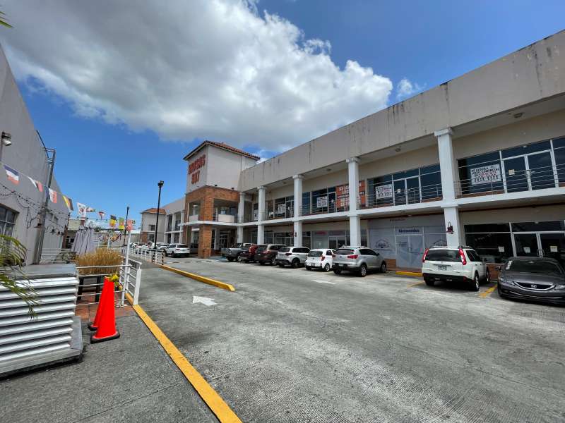 VENTA DE LOCAL COMERCIAL EN BRISAS DEL GOLF (OF) 