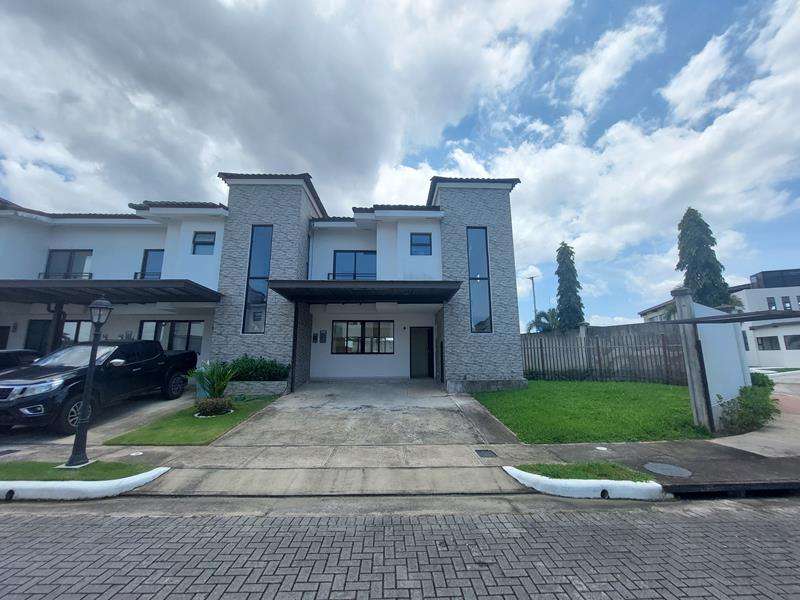 VENTA DE CASA EN PH ORQUIDEAS DE COSTA LINDA (OF) 