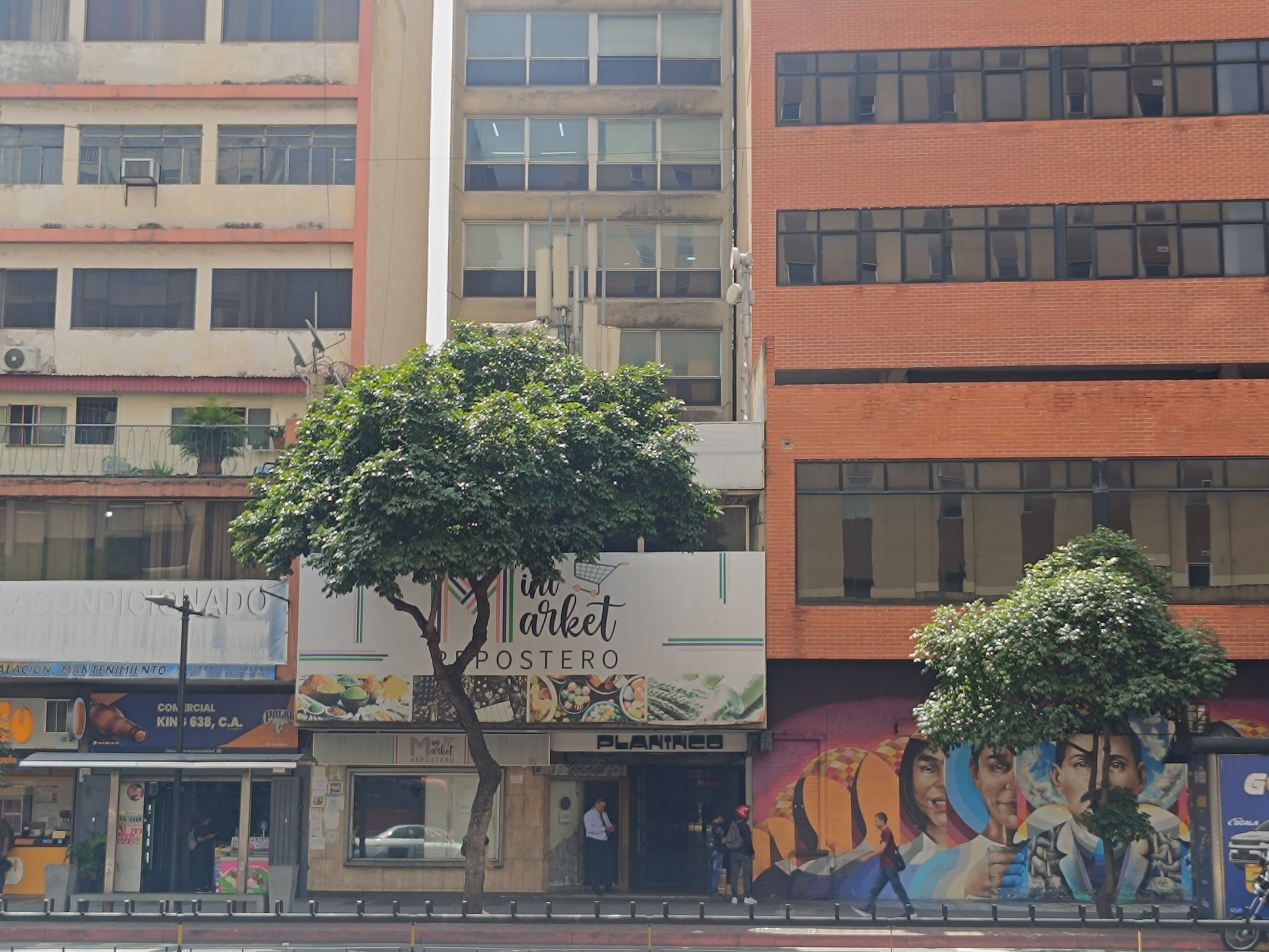 Entre Av Francisco De Miranda Y Av Libertador Chacao -  - Miranda - Dtto. Capital - Caracas