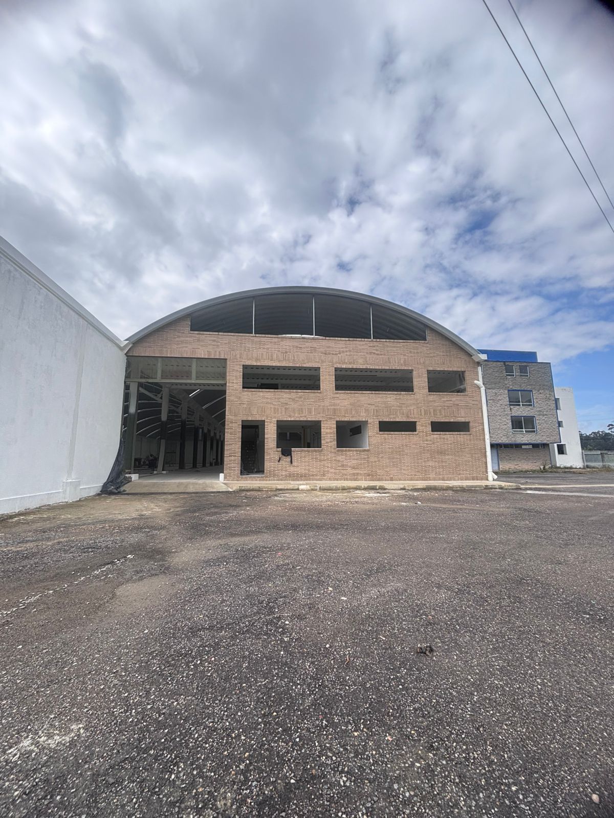 se arrienda bodega en siberia cota