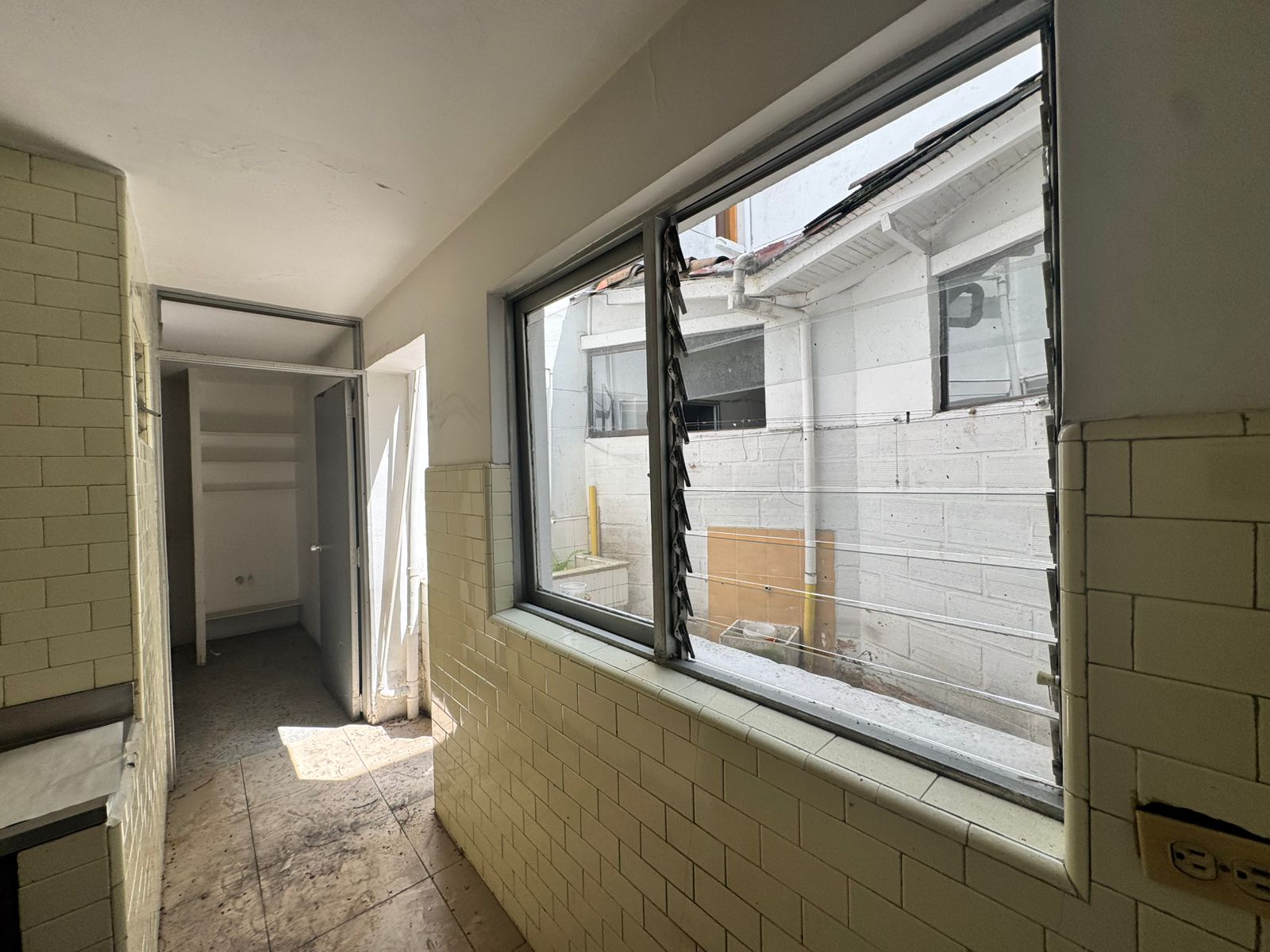 se arrienda local comercial poblado