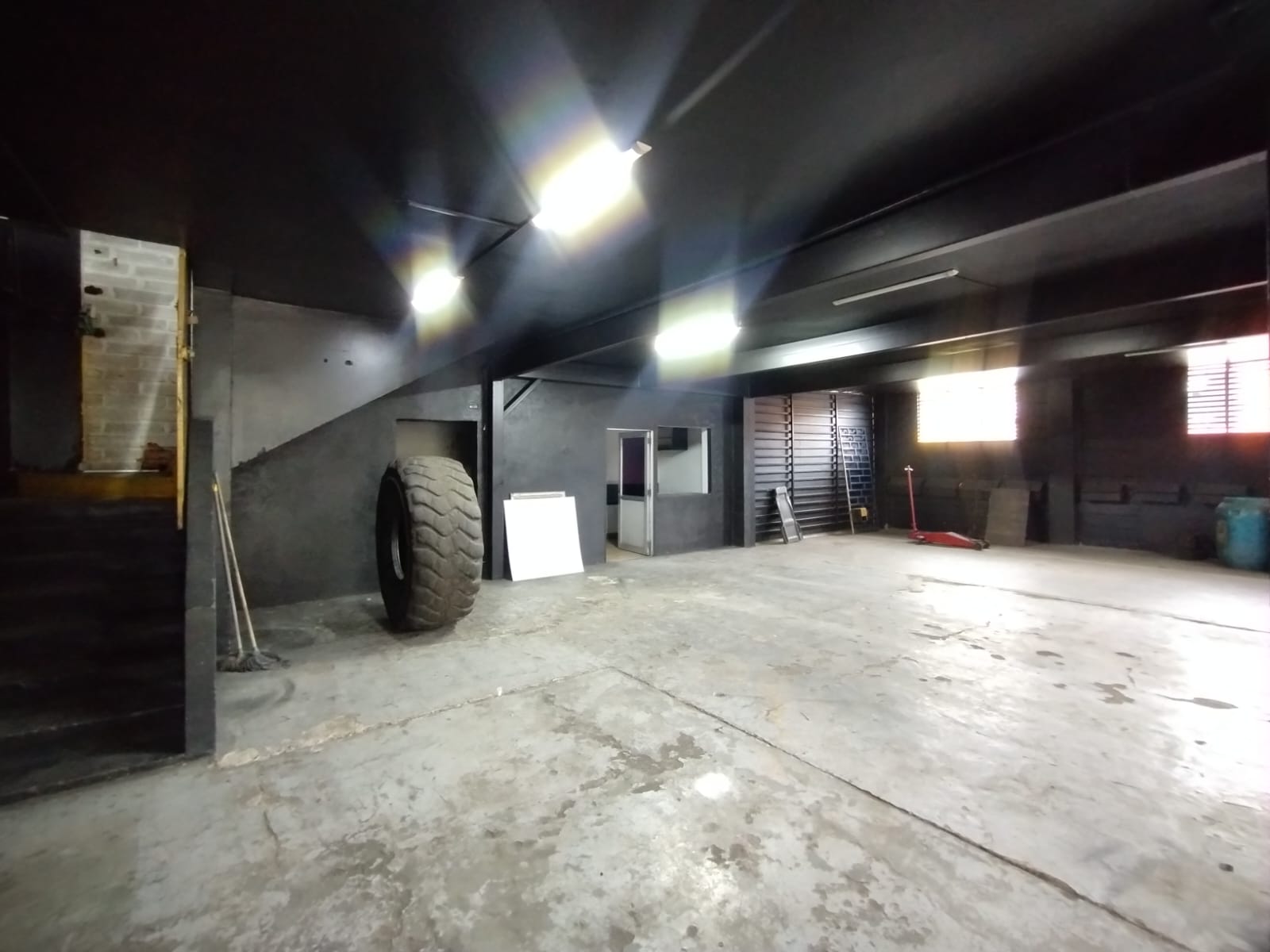 se arrienda bodega en medellin