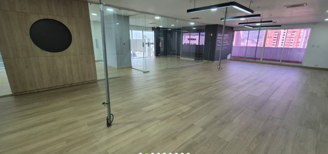 se arrienda oficina en el poblado