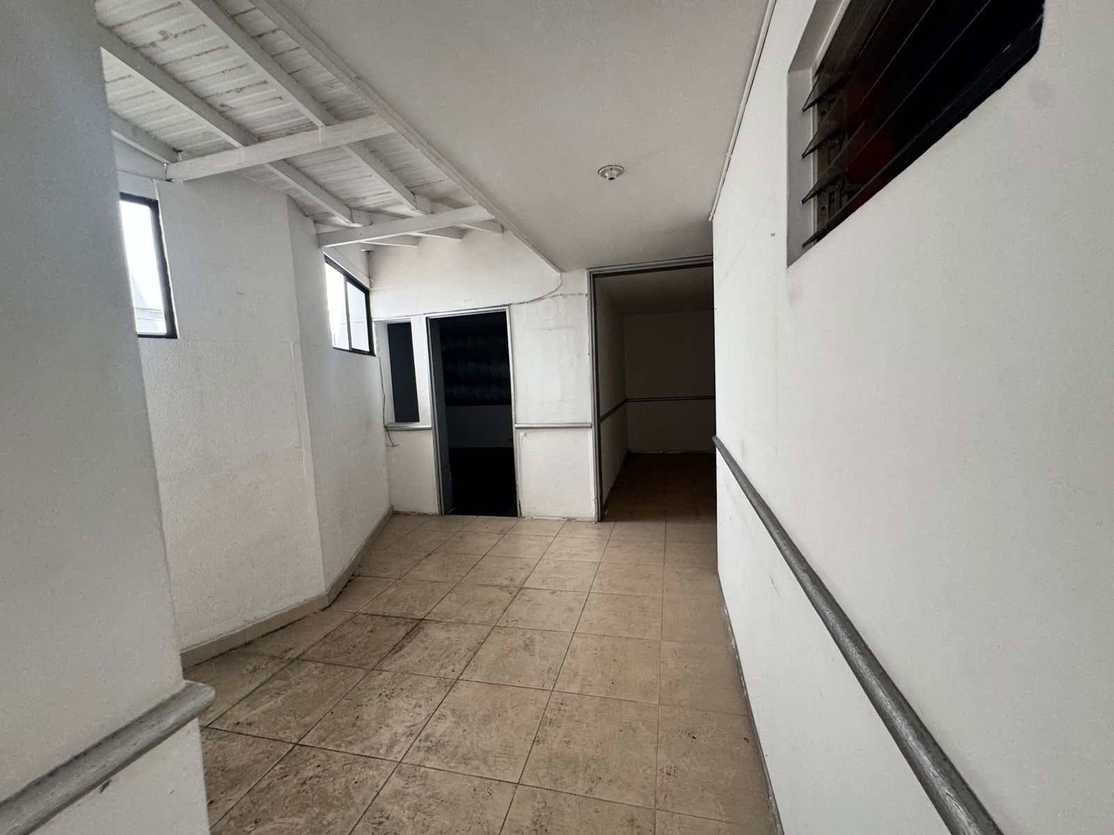 se arrienda local comercial poblado