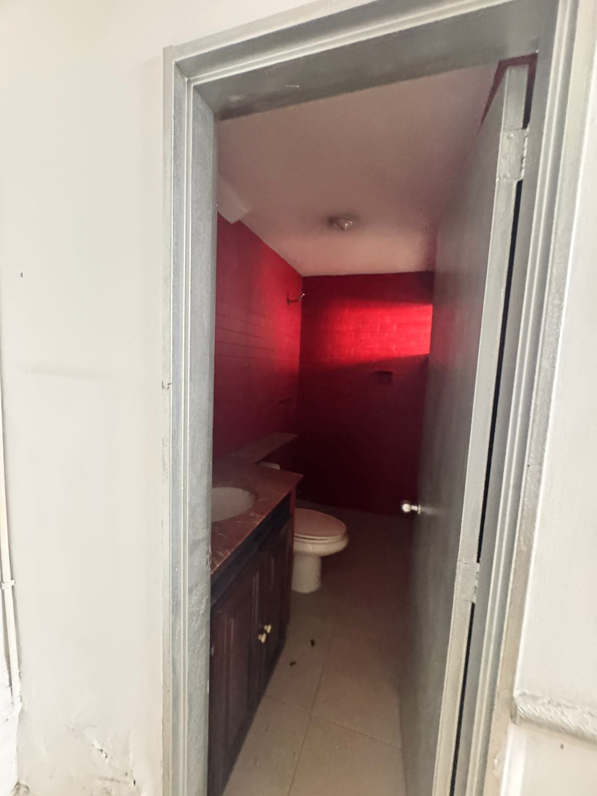 se arrienda local comercial poblado