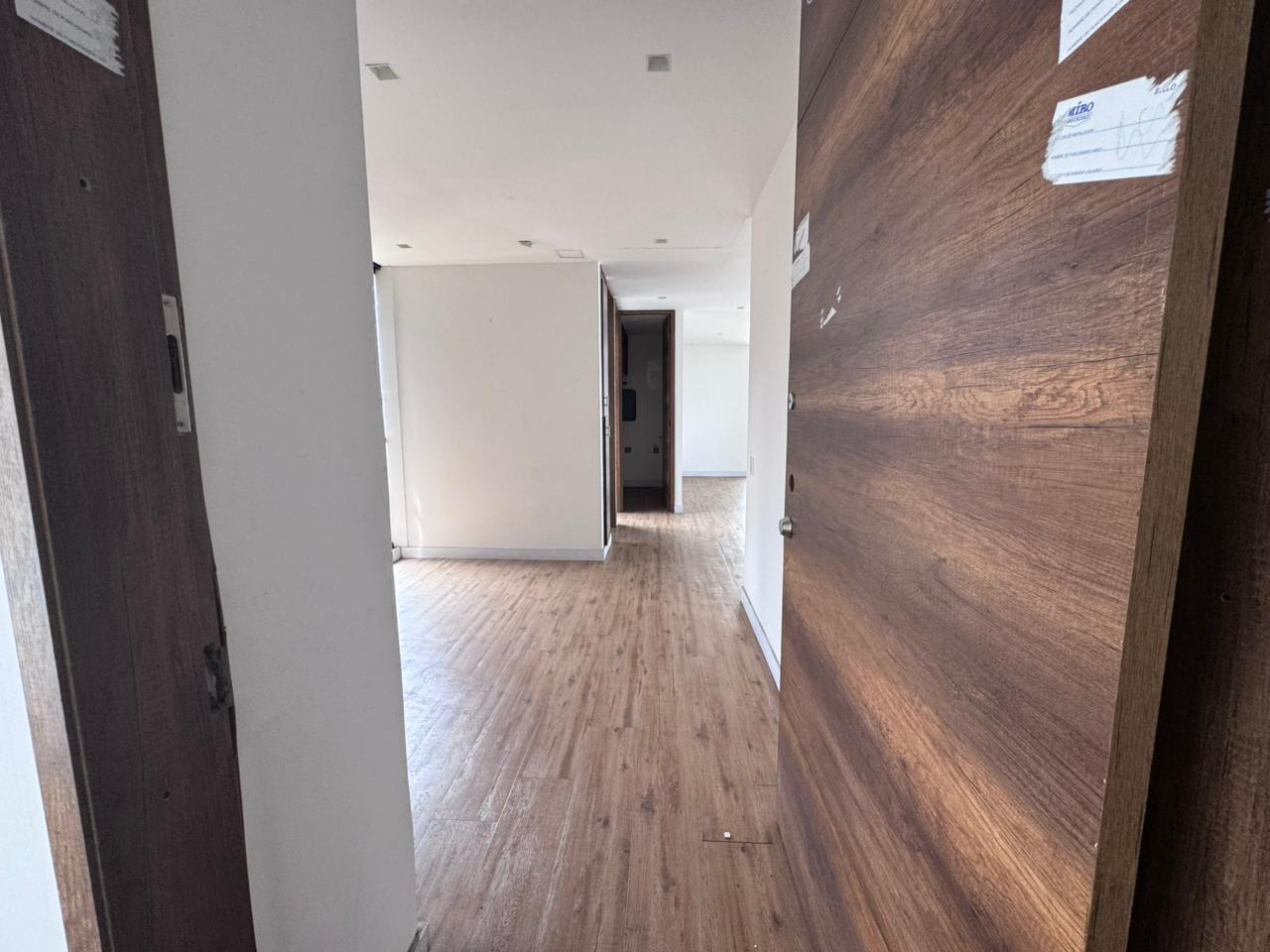 se vende oficina en el poblado