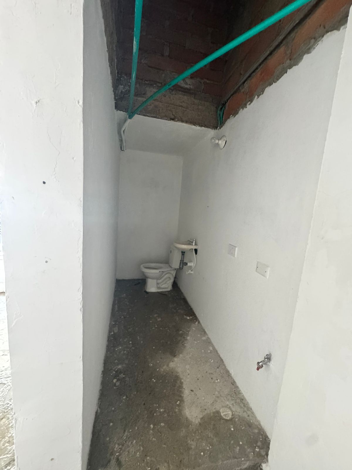 se arrienda local comercial poblado