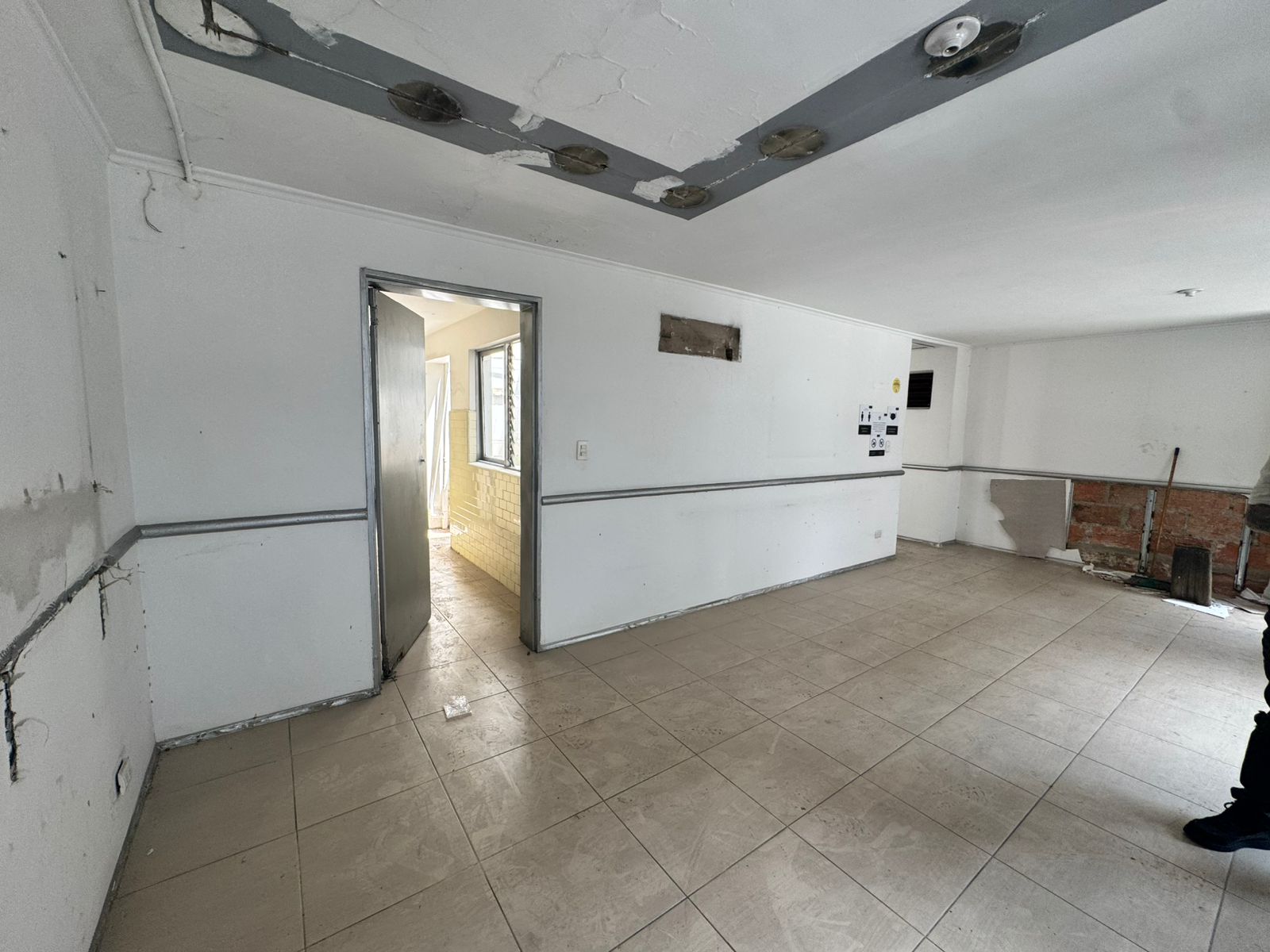 se arrienda local comercial poblado