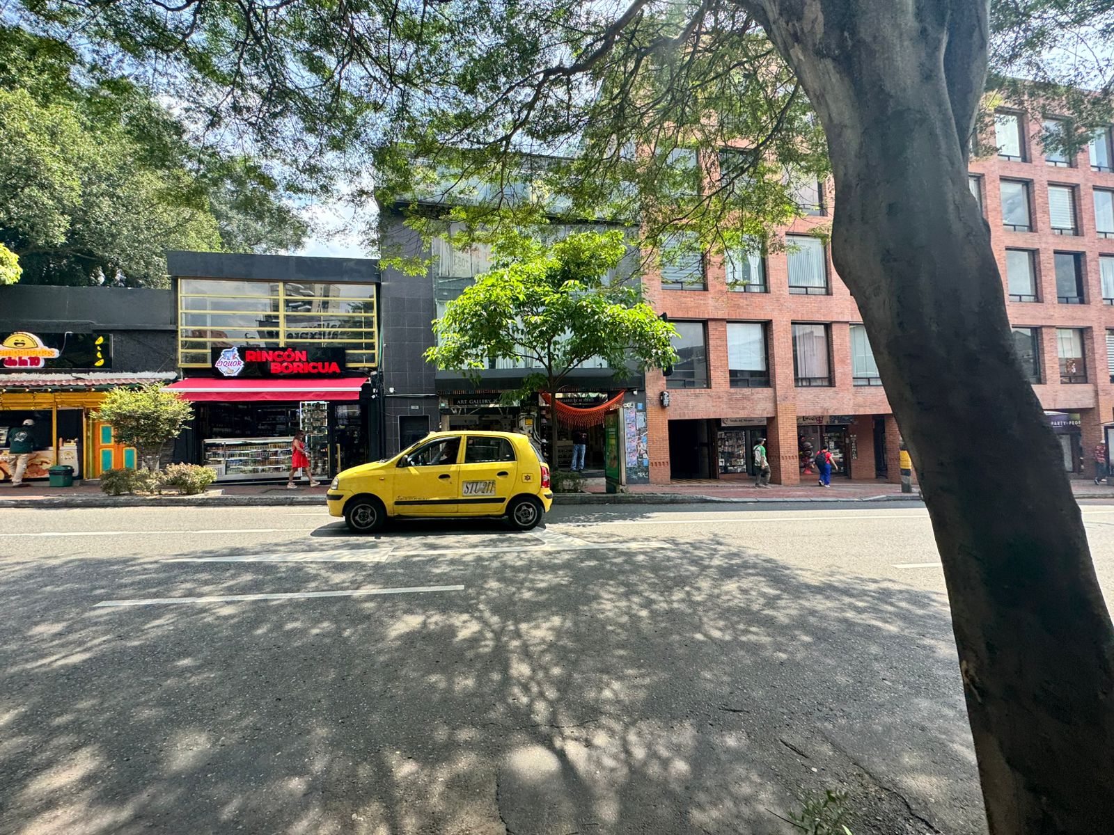 se arrienda local comercial poblado