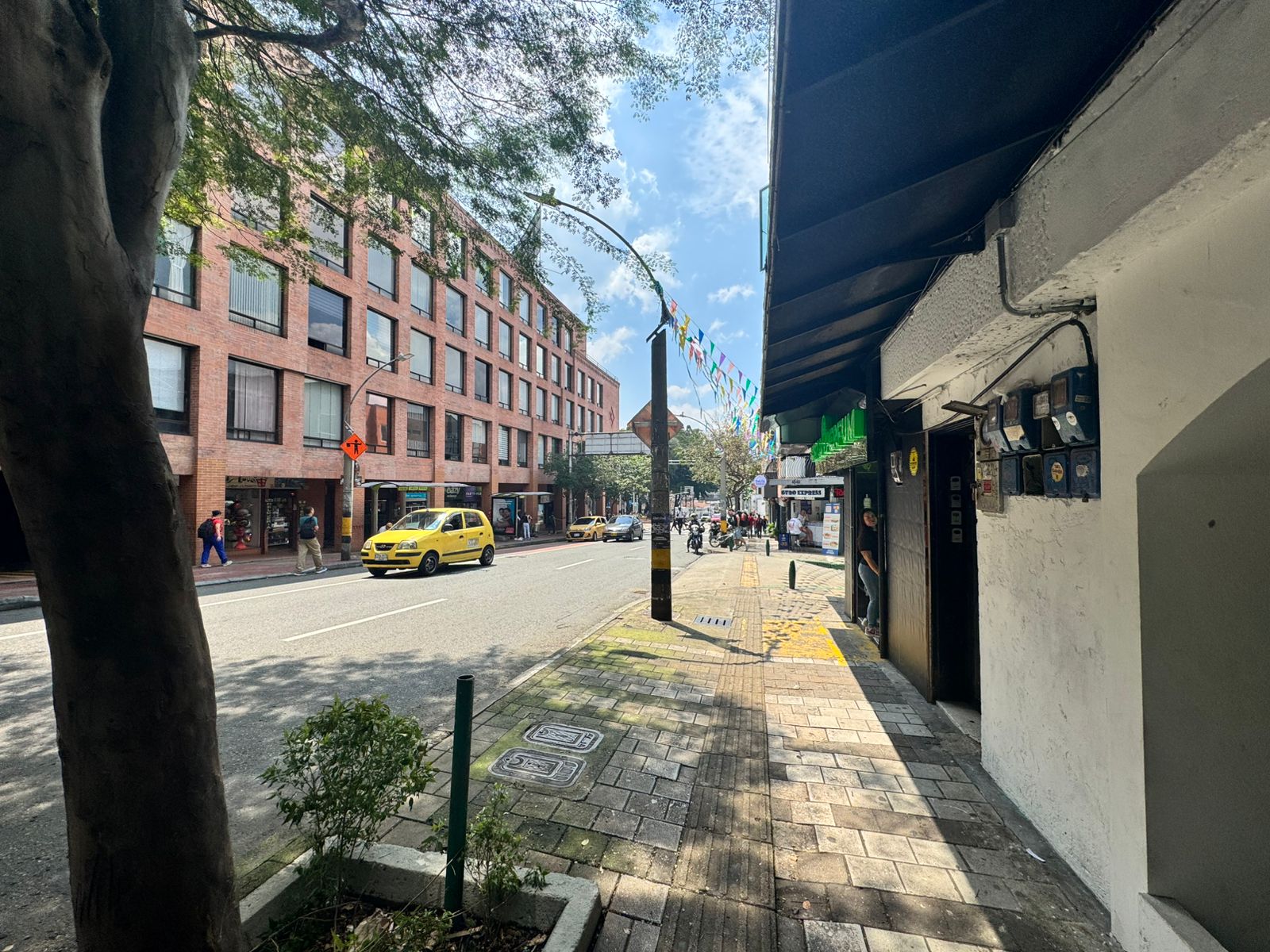 se arrienda local comercial poblado