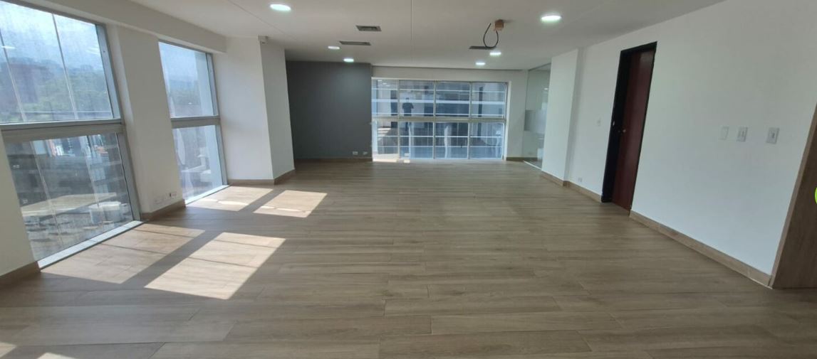 se arrienda oficina en el poblado