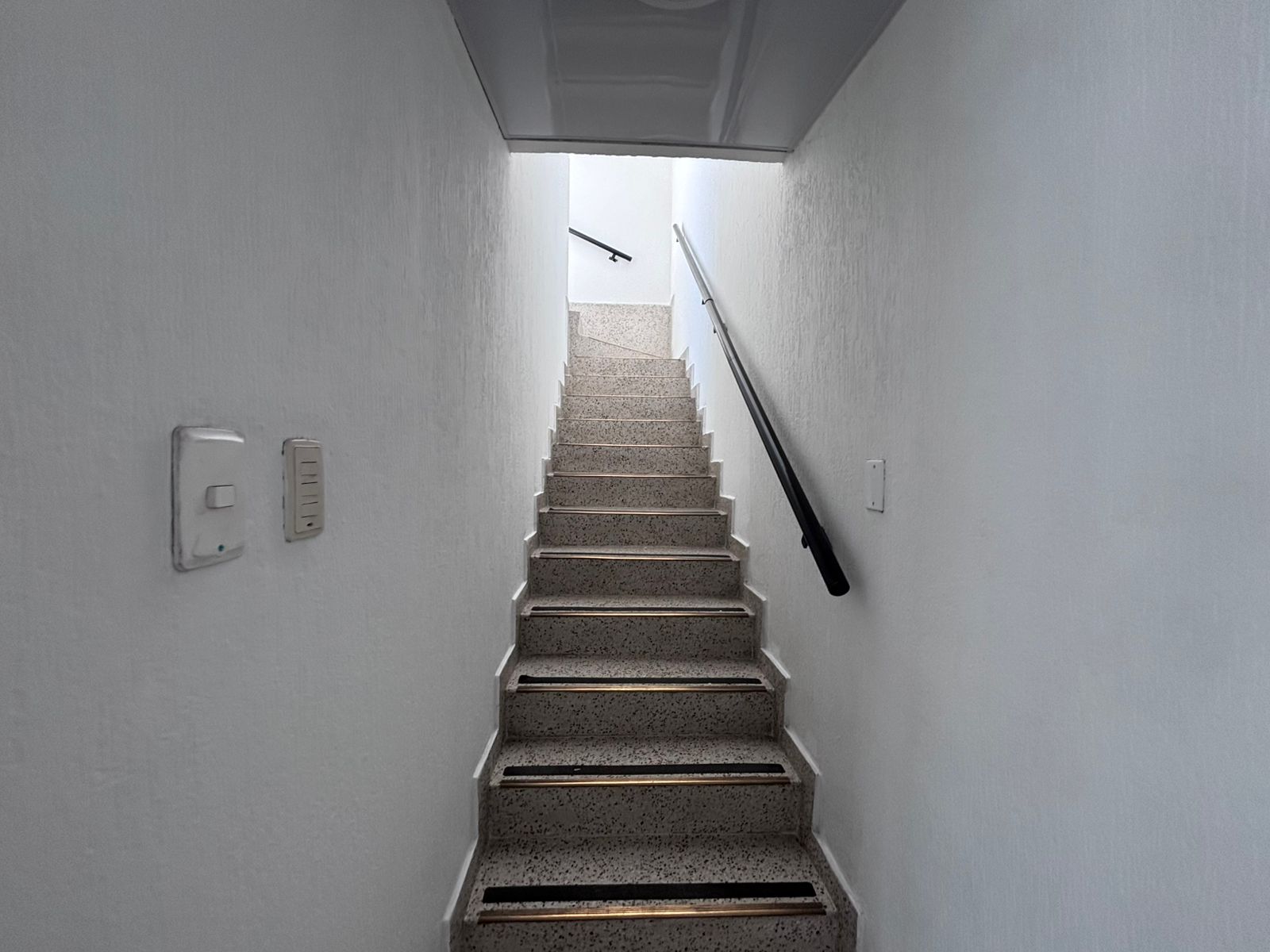 se arrienda local con oficinas en engativa