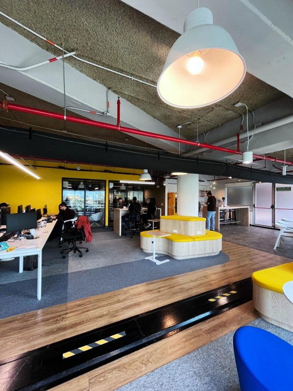 se arrienda oficina en el poblado