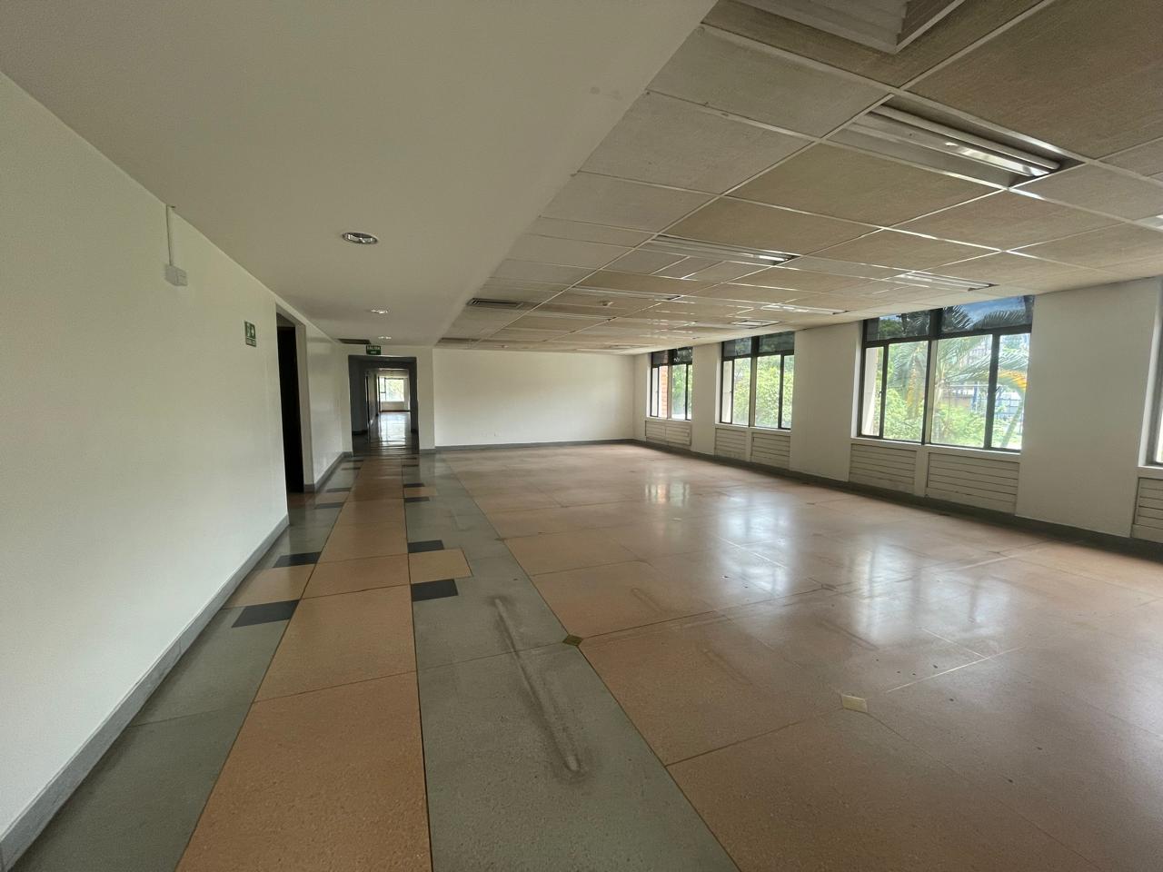 se arrienda oficina en itagui