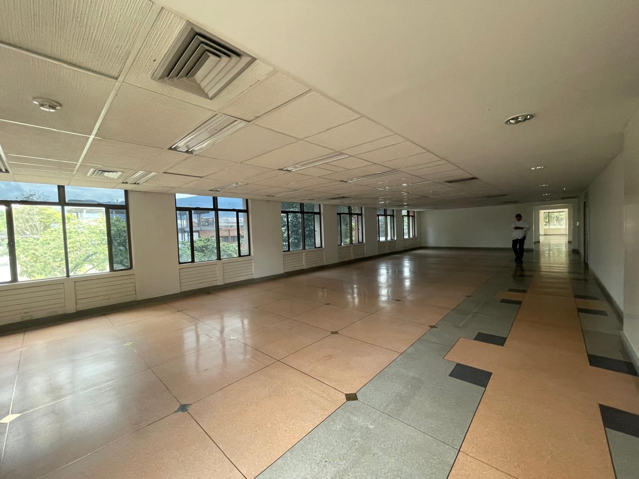 se arrienda oficina en itagui