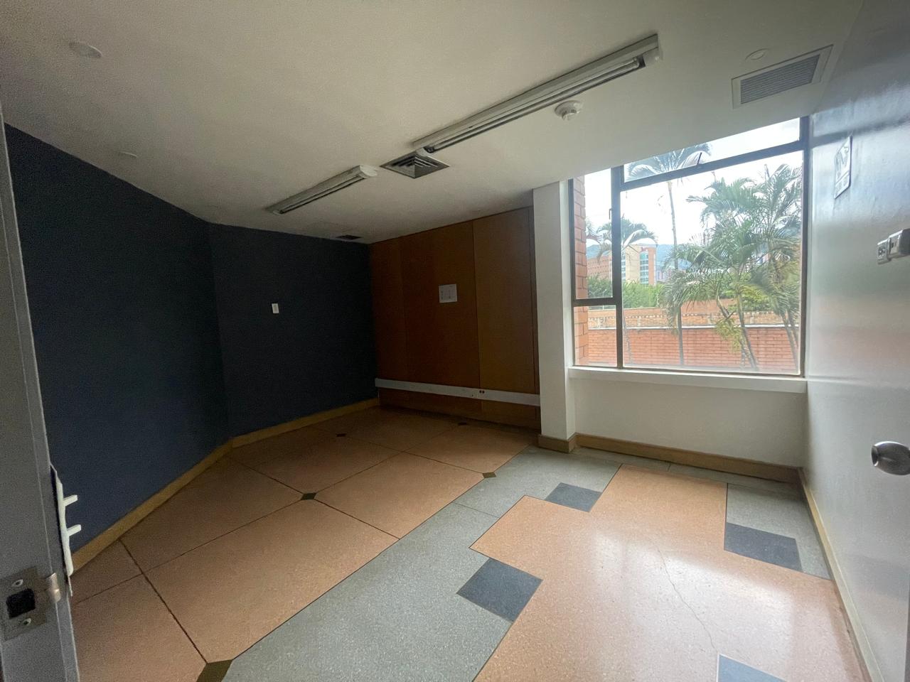 se arrienda oficina en itagui