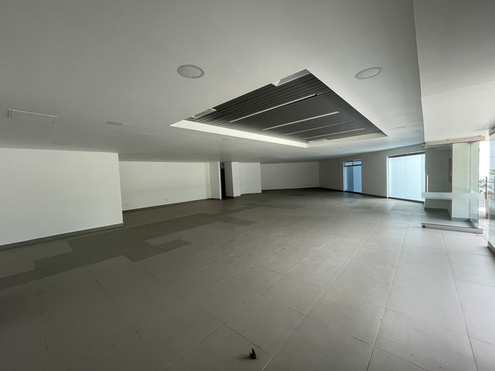 se arrienda local medellin cerca a clinica las americas