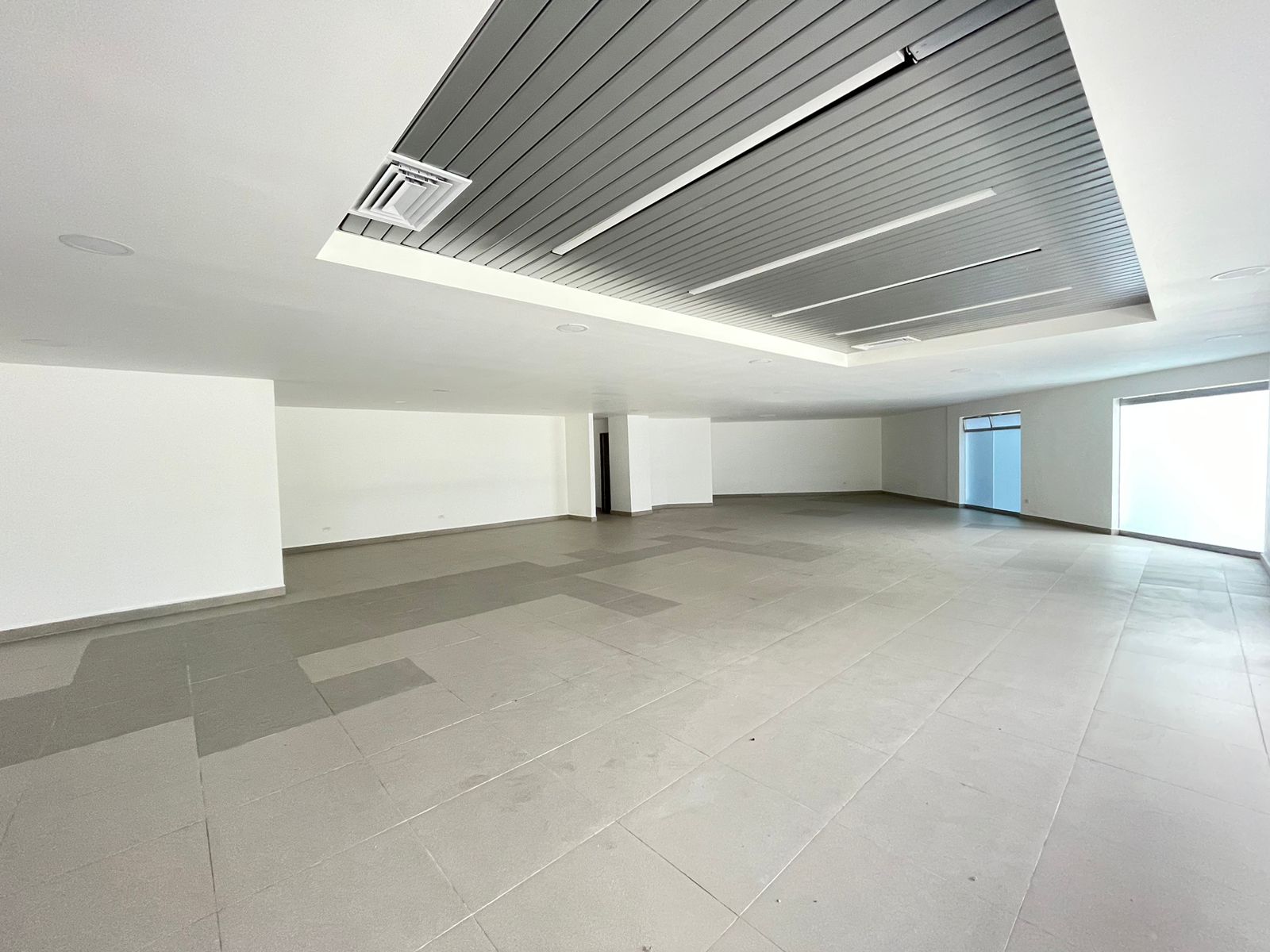 se arrienda local medellin cerca a clinica las americas