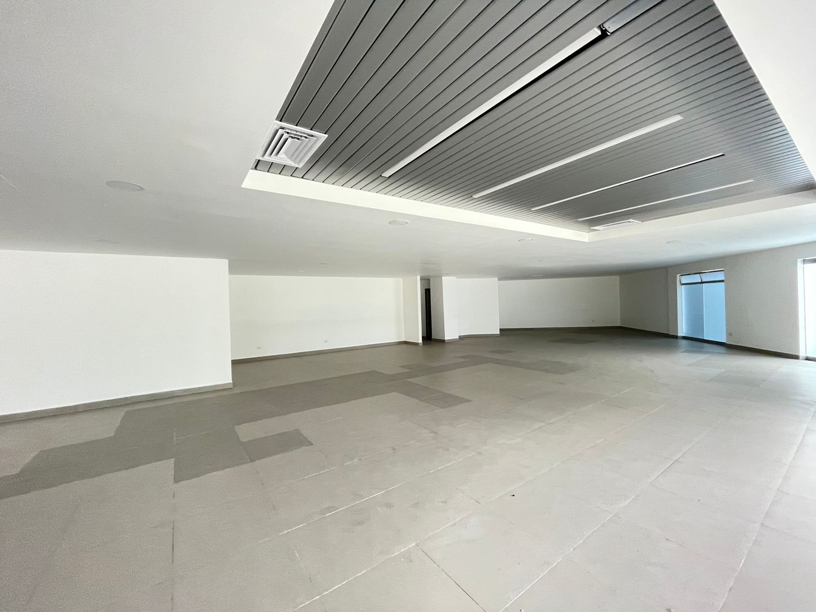 se arrienda local medellin cerca a clinica las americas