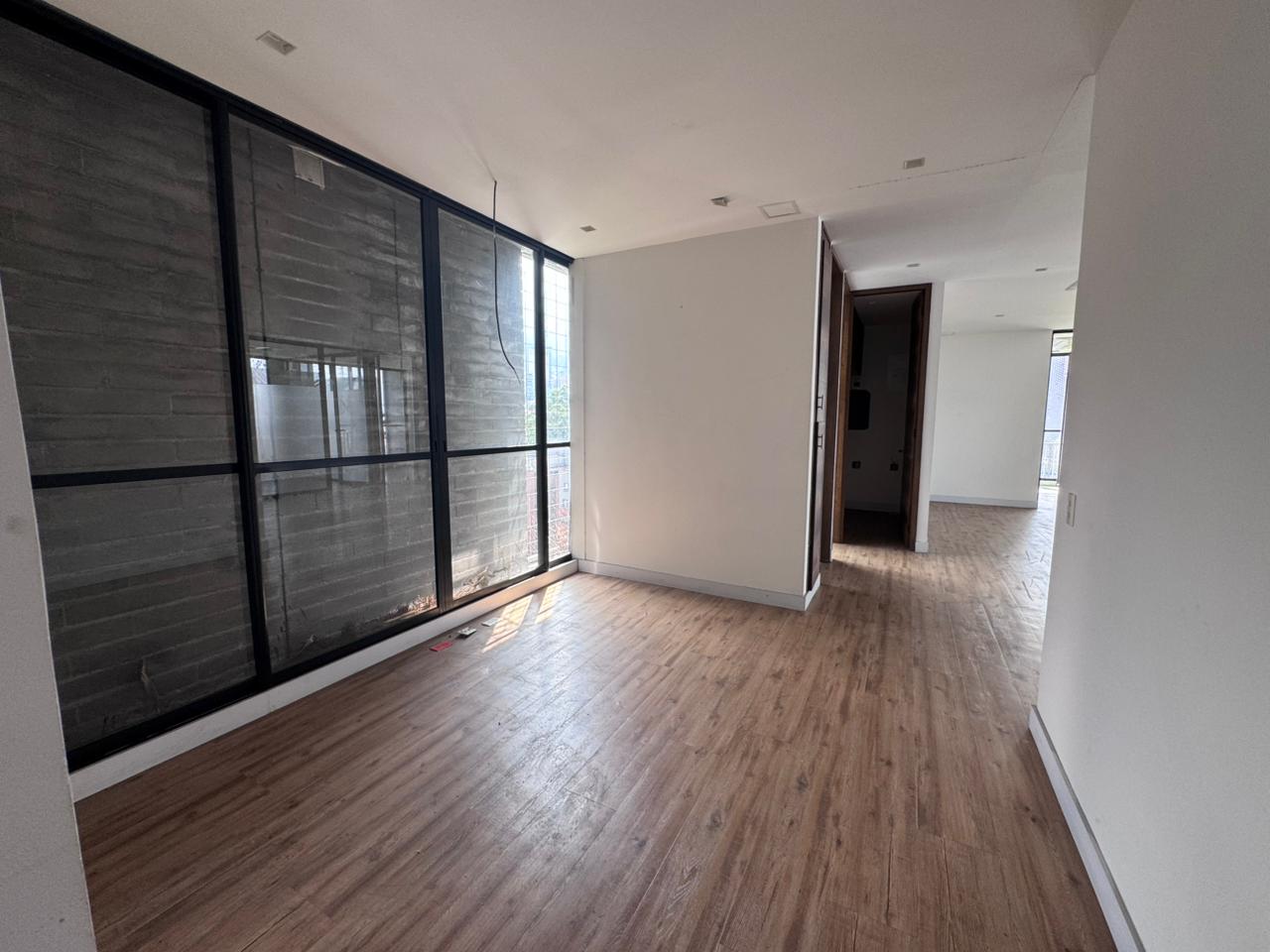 se vende oficina en el poblado