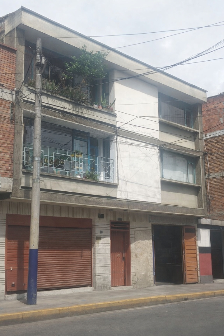 se vende casa comercial 7 de agosto