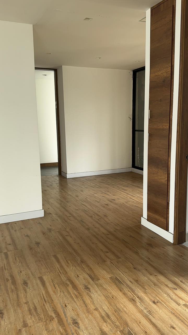 se vende oficina en el poblado