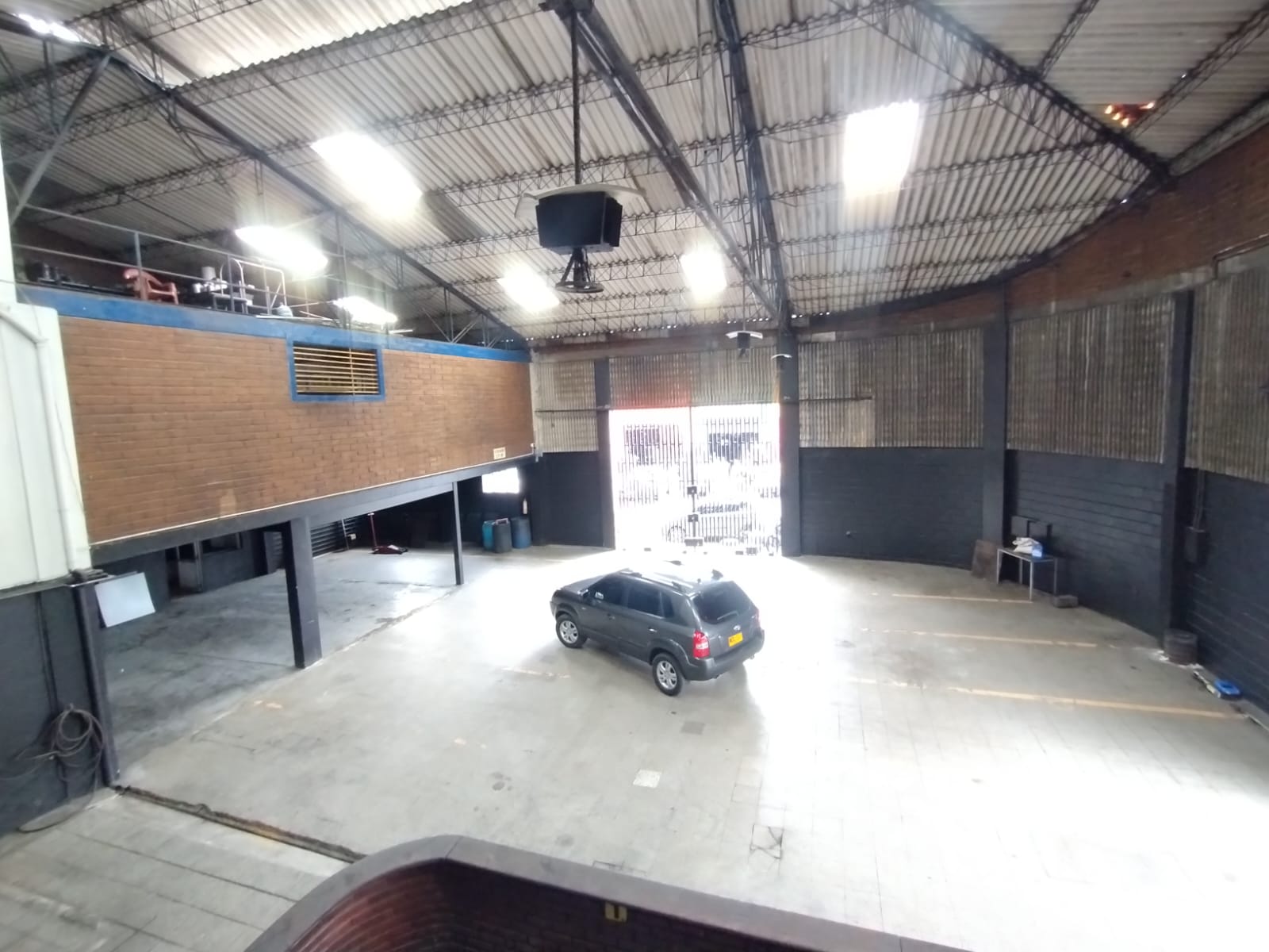 se arrienda bodega en medellin