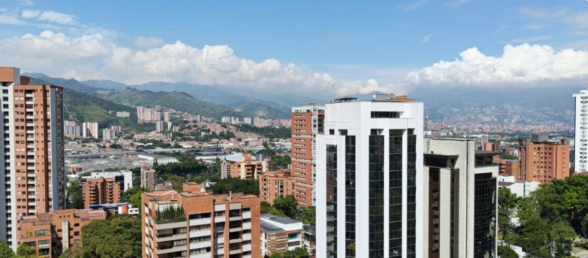 se arrienda oficina en el poblado