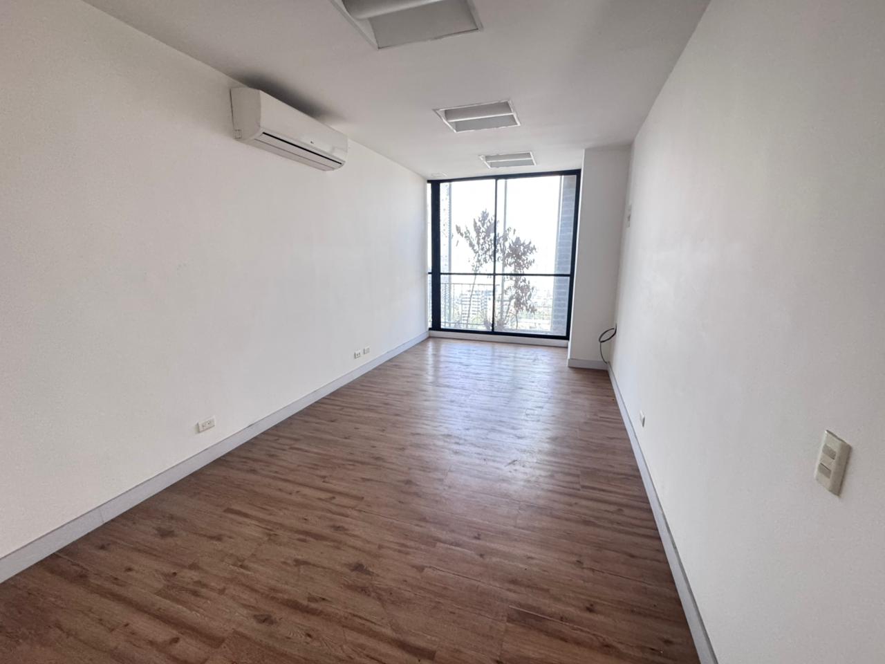 se vende oficina en el poblado