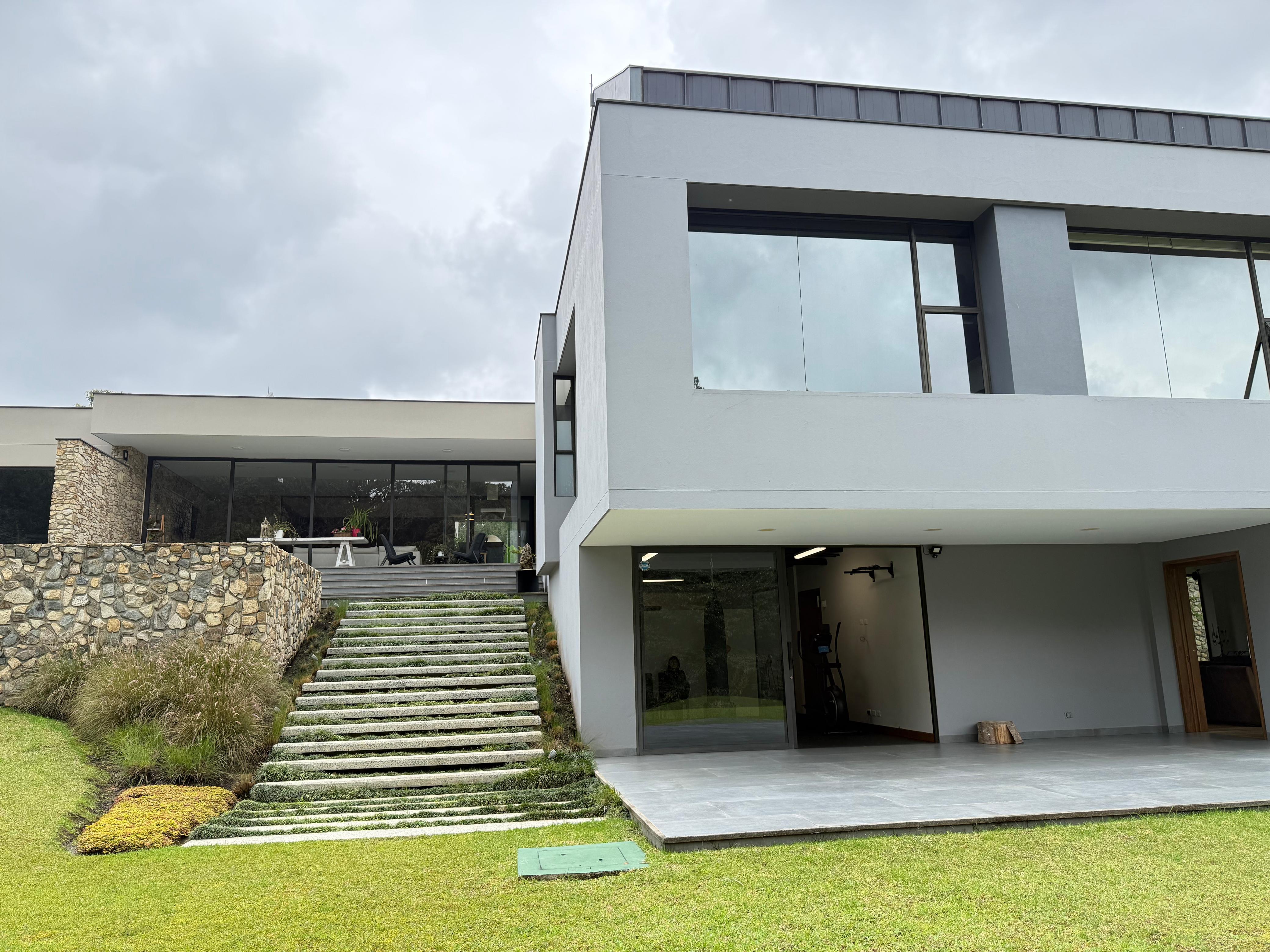 se vende casa en el alto de las palmas