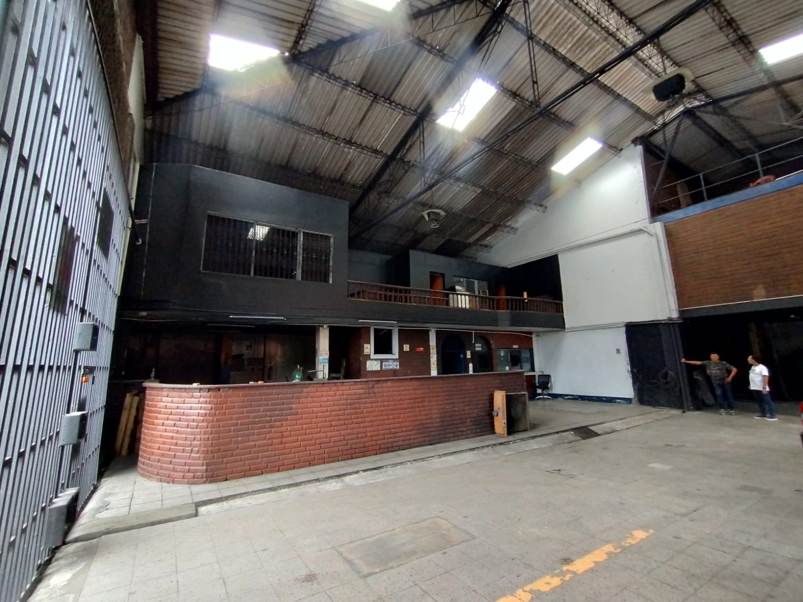 se arrienda bodega en medellin