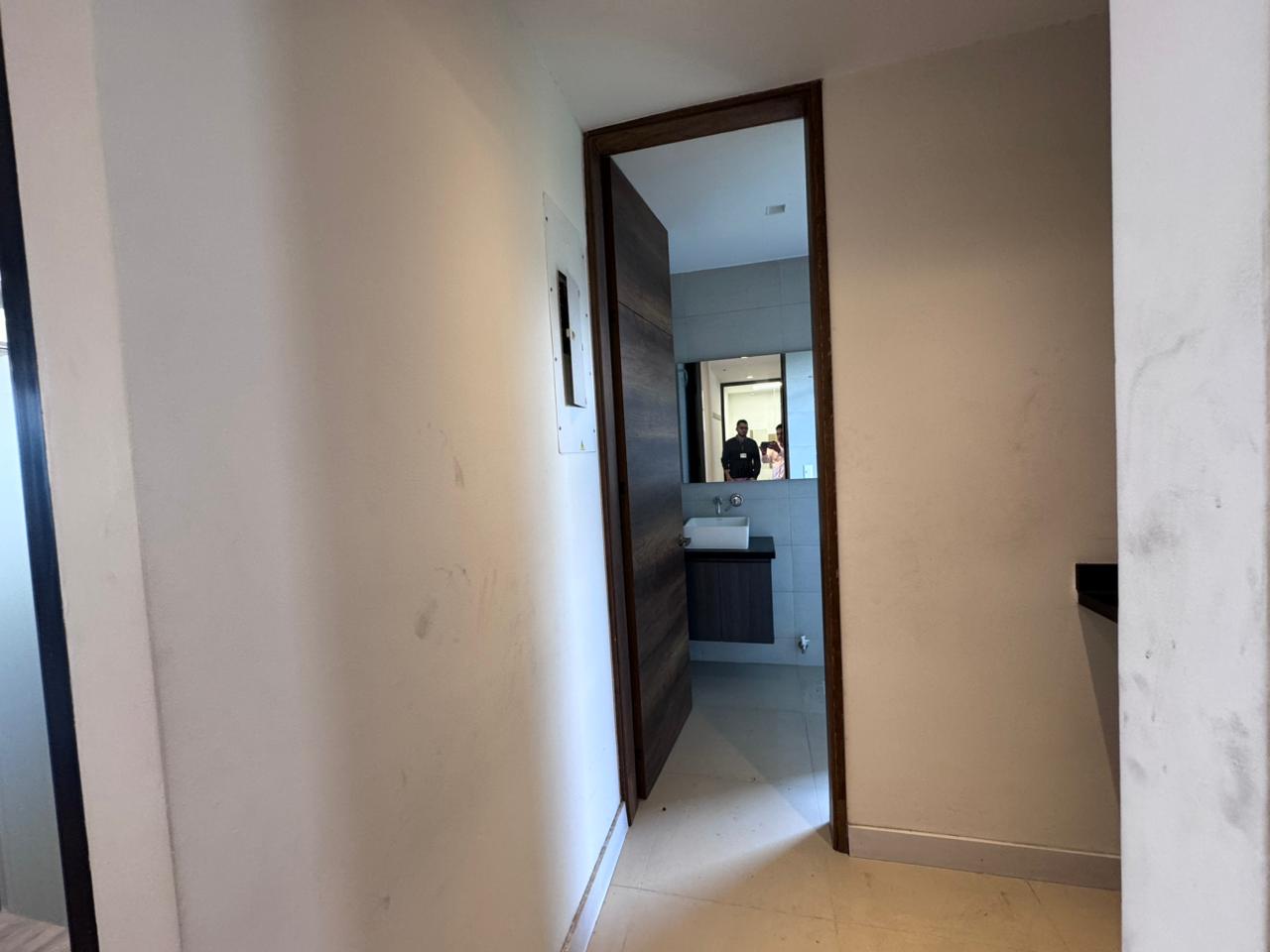 se vende oficina en el poblado