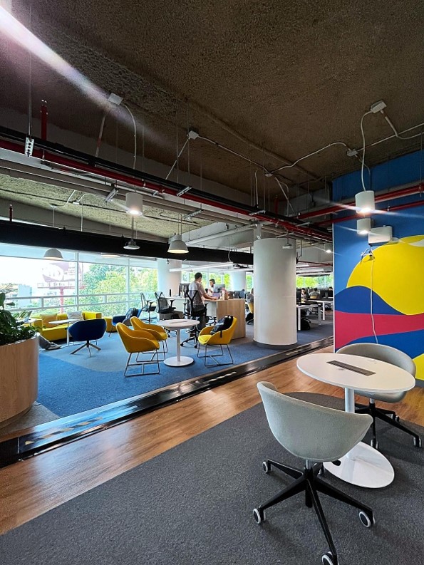 se arrienda oficina en el poblado