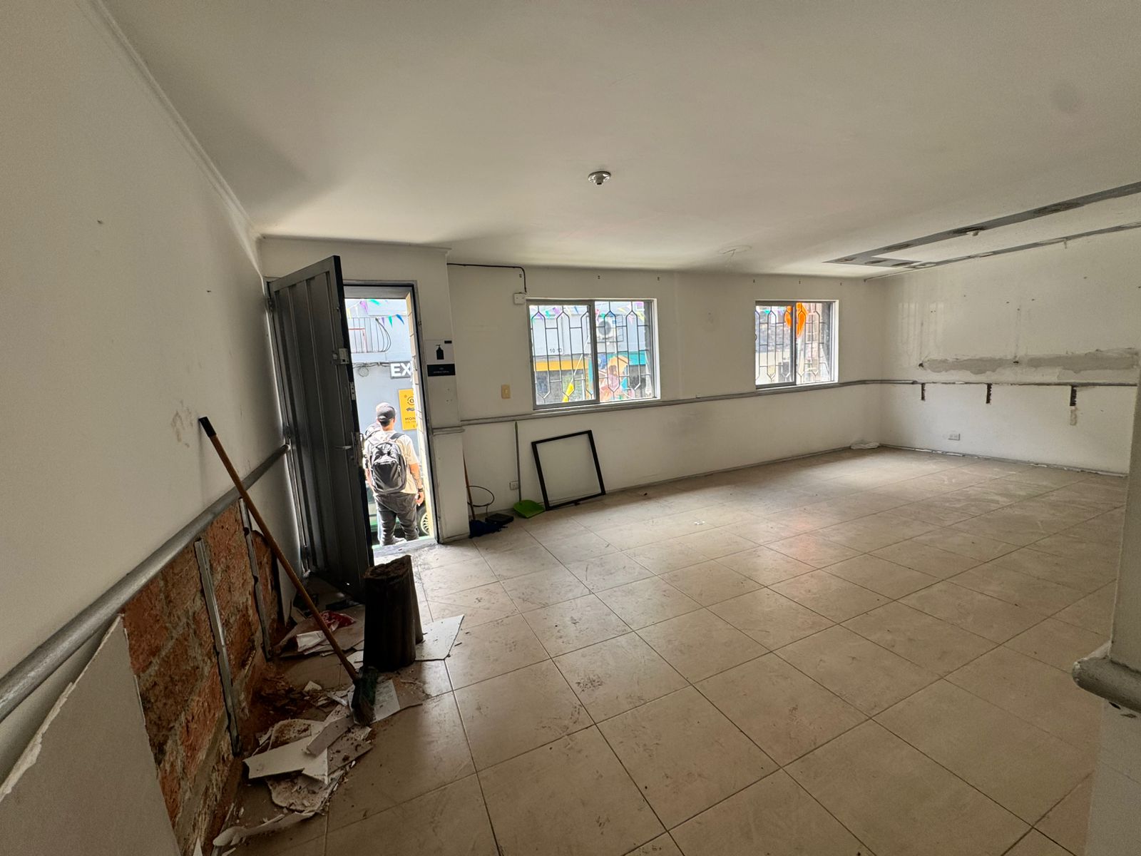 se arrienda local comercial poblado