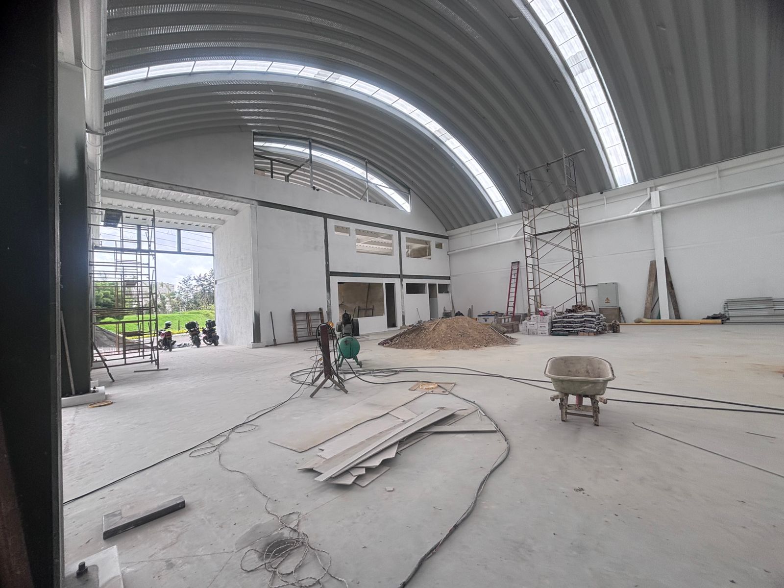 se arrienda bodega en siberia cota